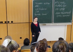 5zah9kwvlm_20-12-2017-studenti-vysokych-skol-predavali-zkusenosti-maturantum_1