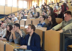 5zah9kwvlm_20-12-2017-studenti-vysokych-skol-predavali-zkusenosti-maturantum_1