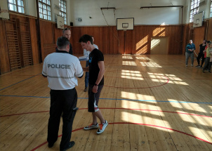 cgbupm9scb_9-04-2019-pres-bariery-s-policii_1