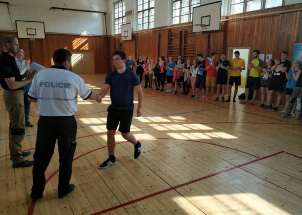 cgbupm9scb_9-04-2019-pres-bariery-s-policii_1