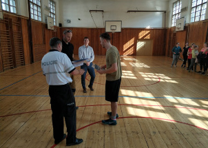 cgbupm9scb_9-04-2019-pres-bariery-s-policii_1