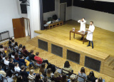 17-05-2019-listovani-nejlepsi-kniha-o-fake-news_3.jpg