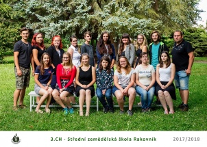 yth2kvsbmw_20-06-2018-fotografovani-trid-a-ucitelskeho-sboru_1