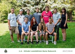 yth2kvsbmw_20-06-2018-fotografovani-trid-a-ucitelskeho-sboru_1
