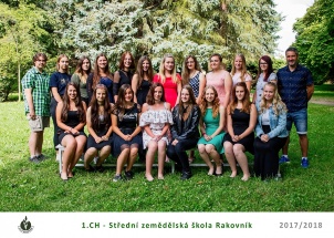 yth2kvsbmw_20-06-2018-fotografovani-trid-a-ucitelskeho-sboru_1