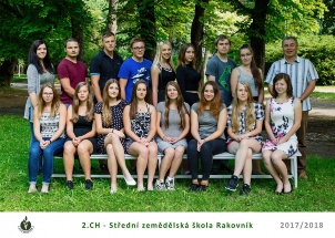 yth2kvsbmw_20-06-2018-fotografovani-trid-a-ucitelskeho-sboru_1