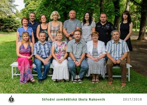 yth2kvsbmw_20-06-2018-fotografovani-trid-a-ucitelskeho-sboru_1