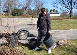 z652g96nw6_21-03-2019-jarni-udrzba-ruzoveho-sadu-v-lidicich_1