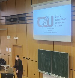 Absolventi představovali VŠ