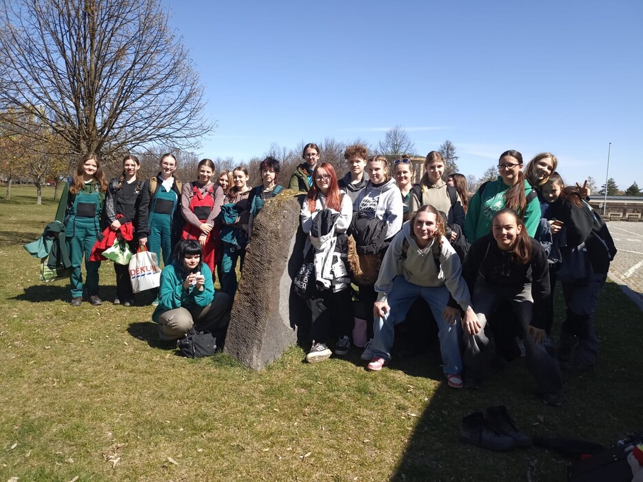 Růžový sad - Památník Lidice